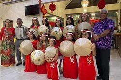 Thủ tướng Vanuatu tham gia vui đón Tết với cộng đồng người Việt