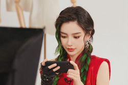 Hậu ly hôn, Angela Baby xuất hiện với nhan sắc đỉnh cao, thái độ hoàn toàn trái ngược với Huỳnh Hiểu Minh