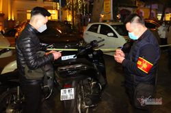 Quái xế tăng ga tông thẳng vào công an đêm giao thừa
