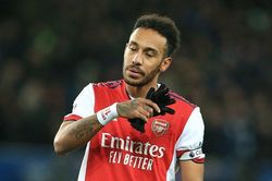 Barca chưa công bố tân binh Aubameyang