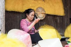 Thổi hồn vào những chiếc lá