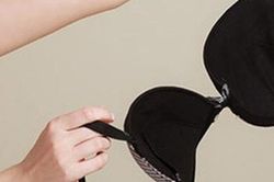 Vợ vô tình tìm thấy chiếc áo ngực size 36B lạ trong nhà và cái kết