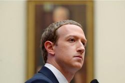 Tài sản của tỷ phú Facebook Zuckerberg bốc hơi 29 tỷ USD chỉ trong 1 ngày
