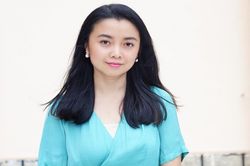 Nữ thạc sĩ xinh đẹp kể về cái cúi chào các bác sĩ người Mỹ khiến họ cảm kích