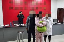 Đêm giao thừa, bé gái đến đồn cảnh sát đòi đổi bố mẹ, nguyên do khiến nhiều người suy ngẫm