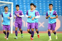 U23 Việt Nam tập xuyên Tết ở Bình Dương