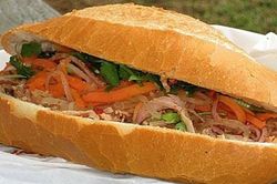 Từ 'Bánh tây ba tê' đến phở 'tây gắp'