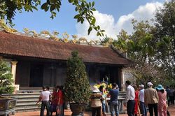 Người dân Hải Phòng đi lễ cầu bình an trong trạng thái 'bình thường mới'