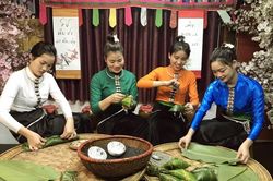 Hấp dẫn mâm cơm ngày Tết của người Thái