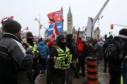 Thủ đô Canada ban bố tình trạng khẩn cấp