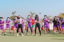 Tuyển nữ Việt Nam hóa thân thành những vũ công