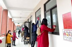 Hình ảnh các trường học ở Hà Nội khử khuẩn để đón học sinh đi học lại