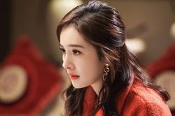 Đang ung dung nằm chơi điện thoại, mẹ chồng đột ngột xông vào phòng quát một câu khiến tôi khóc vì quá vui