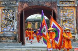 Cận cảnh nghi thức hạ cây nêu ở Hoàng cung Huế