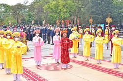 Dâng hương tri ân công đức Tổ Mẫu Âu Cơ