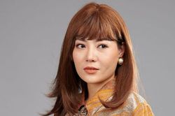 Cũng mặc lạc mốt trong 'Mùa Hoa Tìm Lại' nhưng vì sao Thanh Hương không bị chê trách?