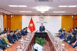 Ngành công thương cần lấy người dân và doanh nghiệp làm trung tâm trong mọi quyết sách