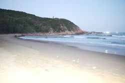 Phú Yên: Ngã trong lúc chụp ảnh, 2 du khách bị sóng biển cuốn trôi