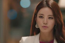 Em dâu đưa con đến trước cửa nhà tôi rồi la lối hống hách, đáng nói hơn là thứ cô ta cầm trên tay