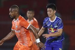 Kiatisak điền tên tài năng 17 tuổi đá V.League
