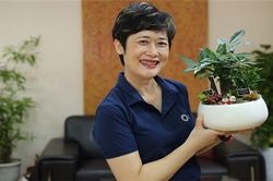 Bà đỡ của những cánh én kiên cường