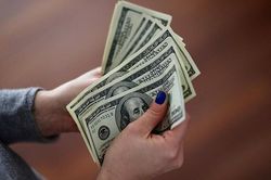 Tỷ giá USD tại các ngân hàng thương mại chiều 8/2 đồng loạt tăng giá mạnh