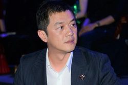 Lý Á Bằng chìm trong nợ nần