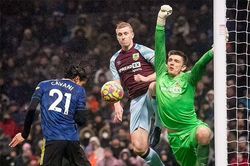 Ronaldo dự bị, MU đổ lỗi cho ai bây giờ?