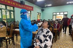 Trường THPT Đakrông: 950 cán bộ, giáo viên và học sinh được xét nghiệm nhanh vi rút SARS-CoV- 2