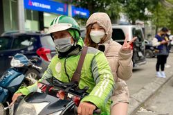Chuyến xe ôm công nghệ đầu tiên sau 6 tháng