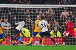 Tottenham thua ngược 2-3 Southampton chỉ trong 4 phút