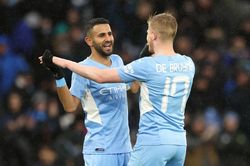 Song tấu De Bruyne - Mahrez lại tỏa sáng, Man City bỏ xa Liverpool 12 điểm