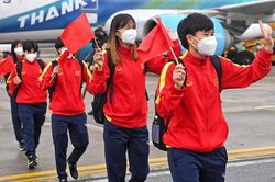 Những cô gái Việt Nam: Từ mái tranh nghèo và nước mắt đến World Cup