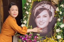 Việt Hương đến 'ăn Tết' với Phi Nhung, con gái bên Mỹ nấu đồ cúng mẹ