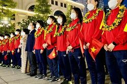 TP Hồ Chí Minh: Tặng tiền thưởng cho một số nữ cầu thủ