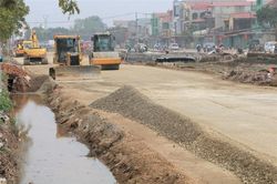 Cận cảnh công trường đường 1,5 km 'tốn' 165 tỷ đồng ở Ninh Bình