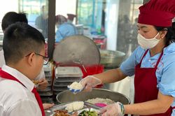 Thủ tướng Phạm Minh Chính: Chăm sóc sức khỏe tinh thần học sinh ngang với thể chất