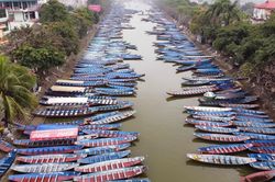 Chùa Hương đón du khách