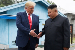Ông Trump khoe vẫn liên lạc với lãnh đạo Triều Tiên Kim Jong-un