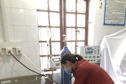 Mẹ mắc u tuyến giáp không dám điều trị, dành tiền chạy chữa cho con trai đang nguy kịch vì bệnh nặng