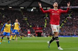 Ronaldo lập kỷ lục 'tịt ngòi'
