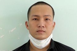 Tạm giam thanh niên tạt xăng đốt công an
