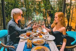 Nhiều nhà hàng ở TP.HCM, Hà Nội hết bàn đêm Valentine