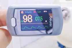 F0 cần làm gì để theo dõi sức khỏe tại nhà hằng ngày?
