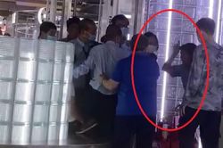 Thấy đôi nam nữ vào nhà vệ sinh quá lâu, cô lao công vạch mặt đôi trẻ giữa chốn đông người gây tranh cãi