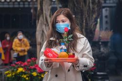 Tới chùa Hà cầu duyên trong mưa rét