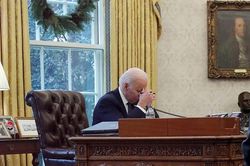 Chưa có tia sáng sau điện đàm với Nga, Tổng thống Mỹ gọi sang Ukraine