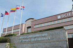 BCIE cấp học bổng giáo dục cho hàng nghìn thanh niên Trung Mỹ