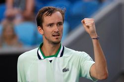 Cơ hội để Medvedev truất ngôi Djokovic