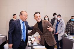 Hoàng Bách và ê-kíp thu âm nhạc hiệu chính thức của VLeague 2022